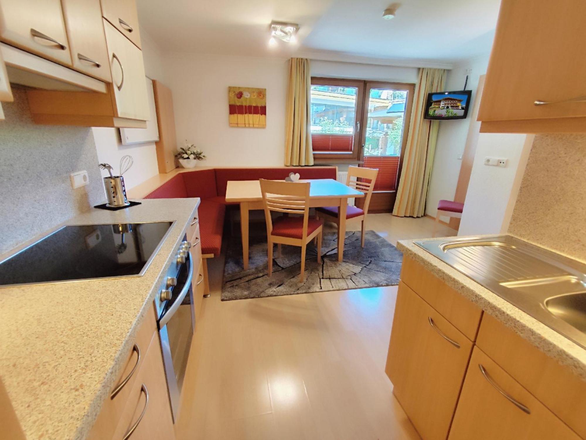 Zeitlos Apartments แกร์ลอส ภายนอก รูปภาพ