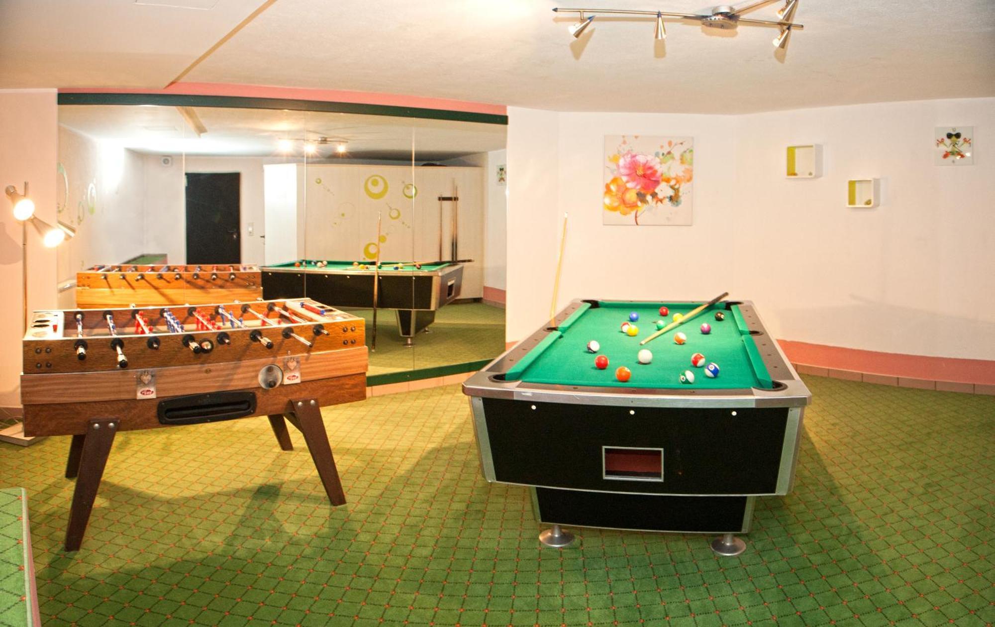 Zeitlos Apartments แกร์ลอส ภายนอก รูปภาพ
