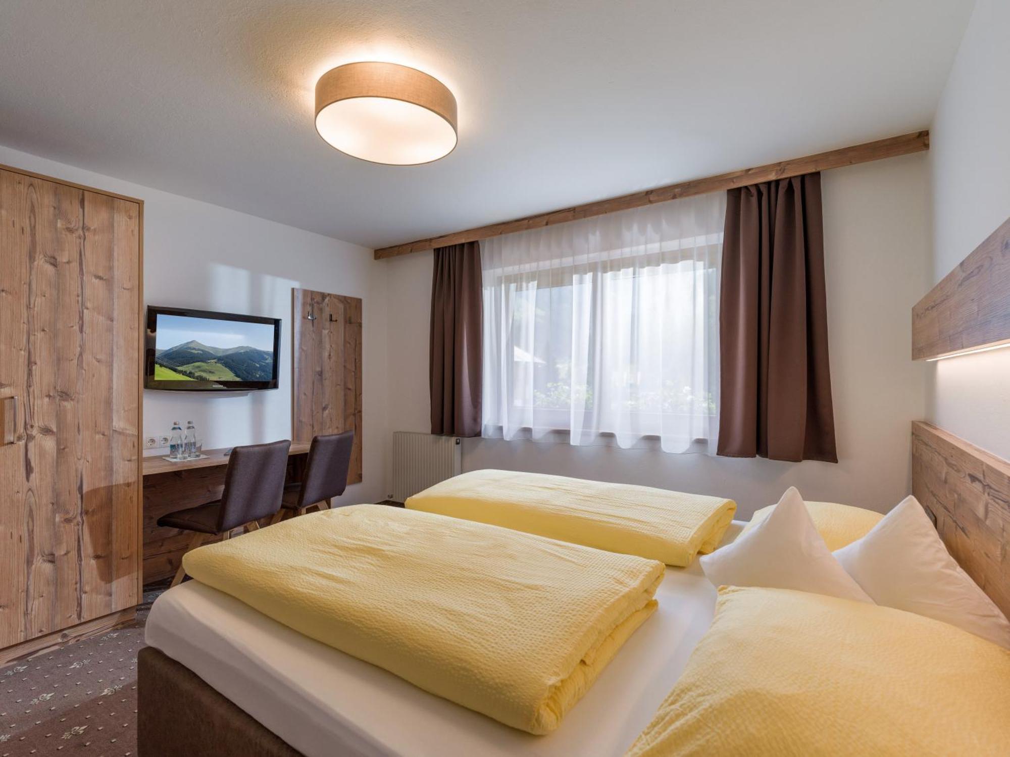 Zeitlos Apartments แกร์ลอส ภายนอก รูปภาพ