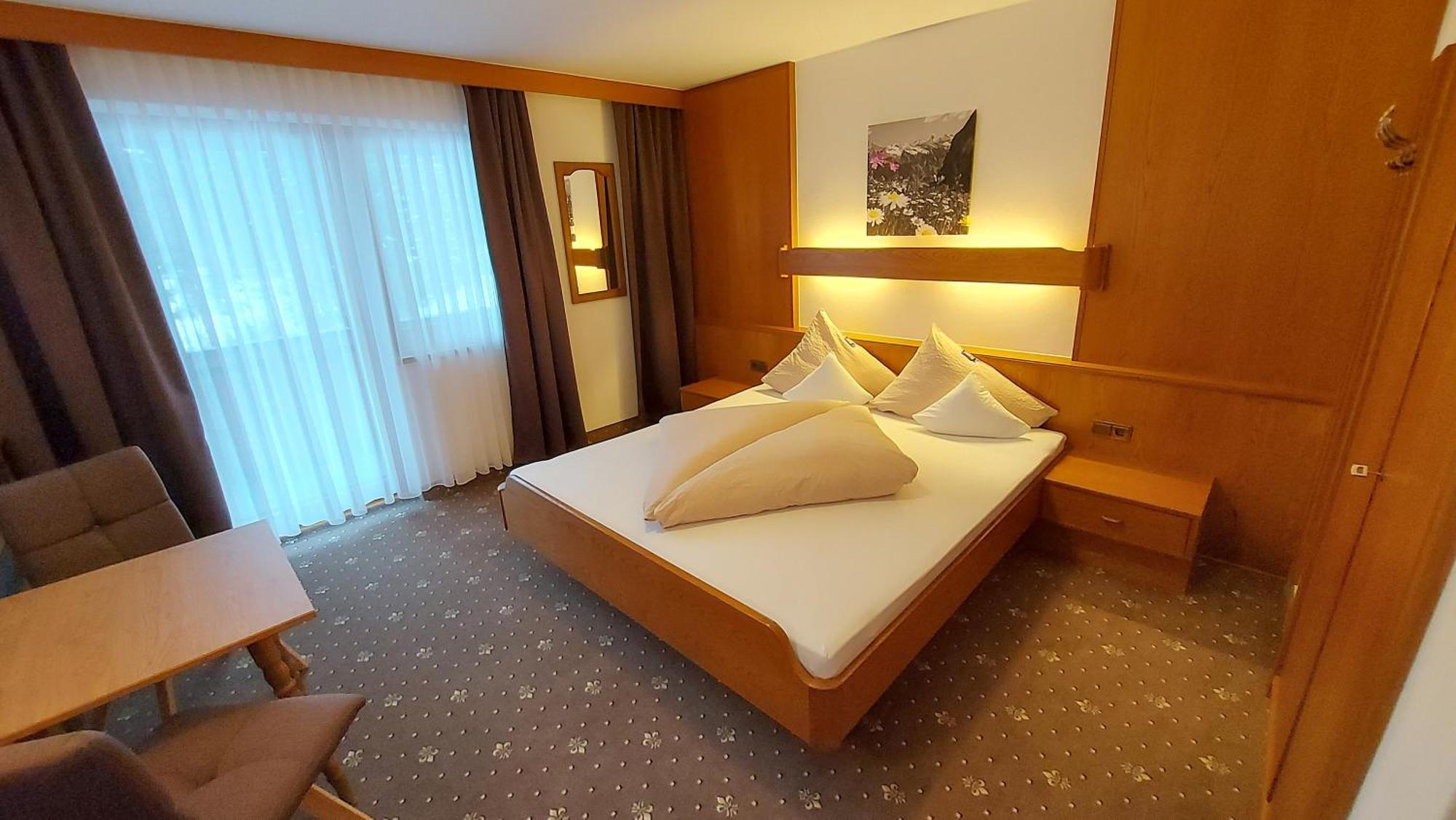 Zeitlos Apartments แกร์ลอส ภายนอก รูปภาพ